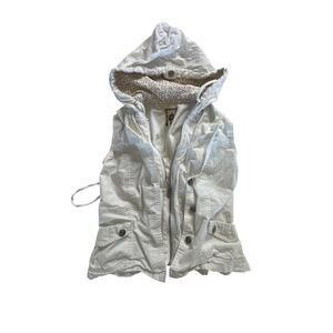 Nori Kids Hooded Vest – White with Floral Hood Lining, Size Medium